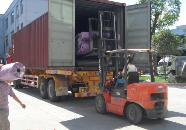 無(wú)紡布物流裝貨場(chǎng)景